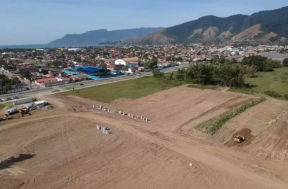 Terreno grande à venda, 153m² em Caraguatatuba/SP